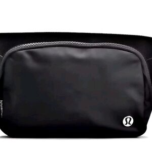 Lululemon EVERYWHERE BELT BAG